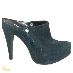 Vera Wang Lavender Forest Green Heels